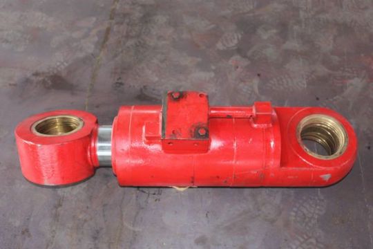 點擊查看詳細(xì)信息<br>標(biāo)題：160鏟板升降油缸 閱讀次數(shù)：2766